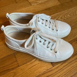 Vionic white leather Winny size 8 women’s sneakers.